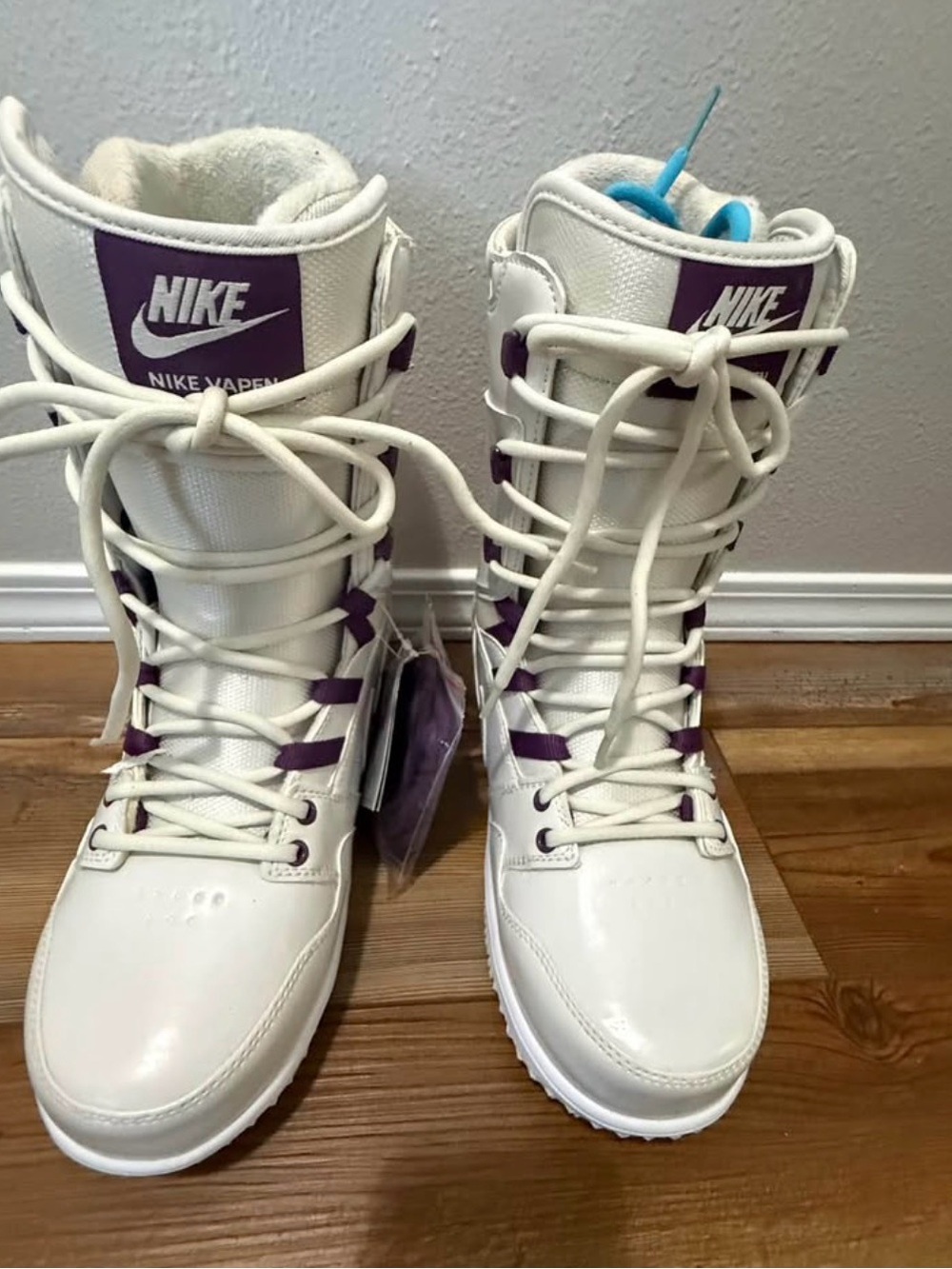 Nike Vapen Womens Snowboard Boots - Size 8
